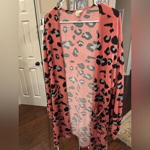 Fantastic Fawn Pink Leopard Long Tunic Cardigan Size Large